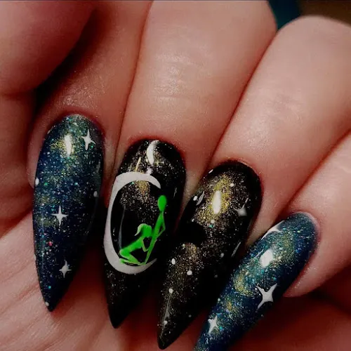 4 - Golden nails spa