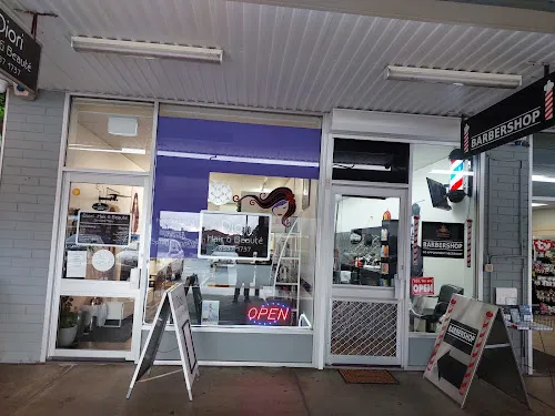 4 - Golden Scissors Hair Salon