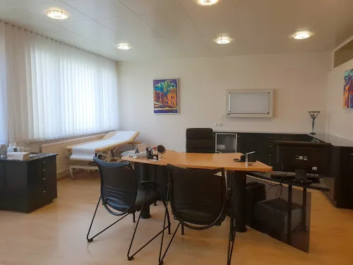 4 - GoldenStyle Damen und Herren Friseur