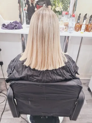 7 - Gosh! Hair Design