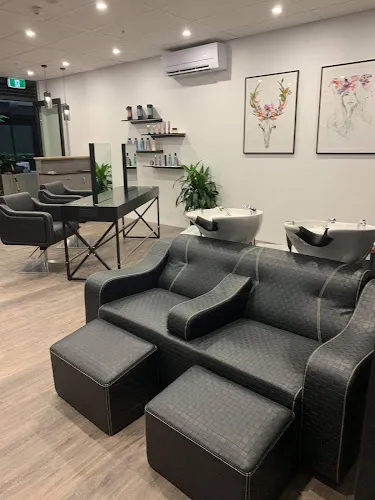 4 - Gossip Nail Salon