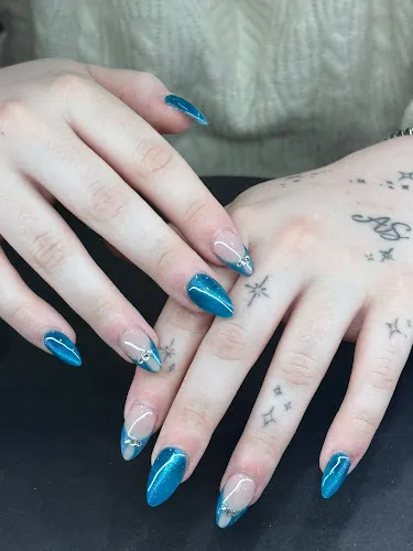 4 - H Nails and Beauty