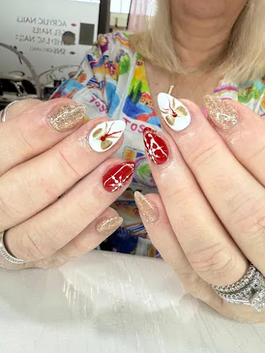 3 - H Nails and Beauty