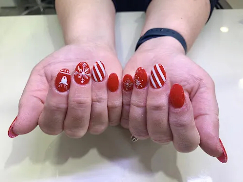 6 - H Nails and Beauty