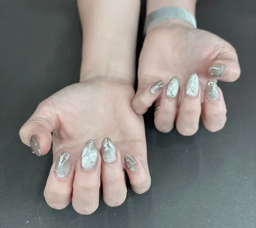 2 - H Nails and Beauty