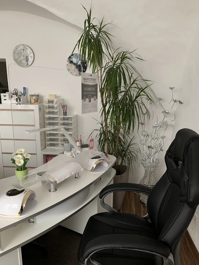 1 - HAARloft KATY ASCHAUER