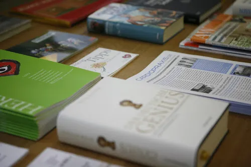 4 - hafendoc · HAUSÄRZTLICH-INTERNISTISCHE PRAXIS im Medienhafen Düsseldorf