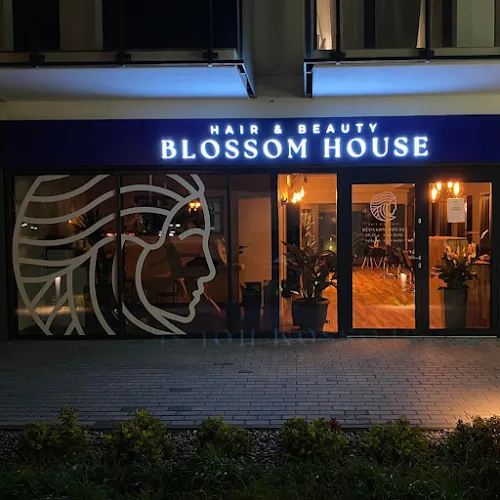 2 - Hair & Nail Design Damian Degowski