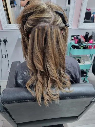 7 - Hair & Tanning Studio