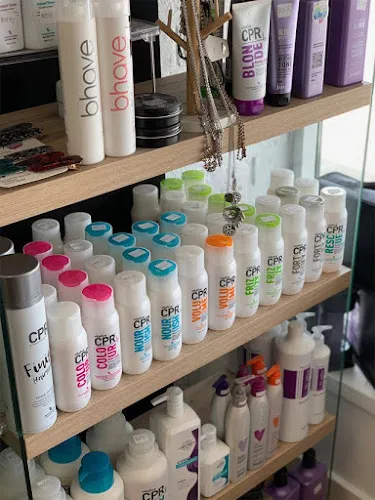 7 - Hair Artistry on Flynn