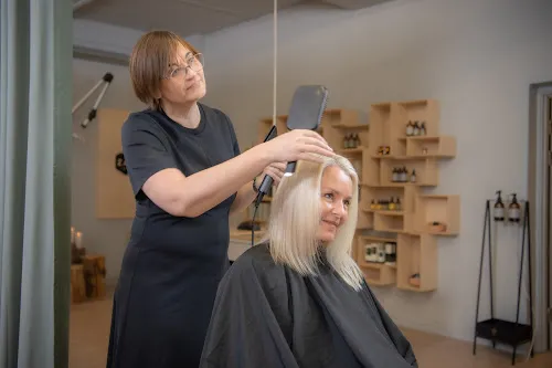 2 - Hair By Trine v/Trine D Kristensen