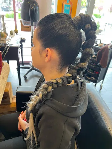 3 - HAIR STUDIO ANITA