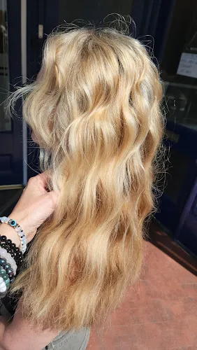 5 - Hair Studio by Cami