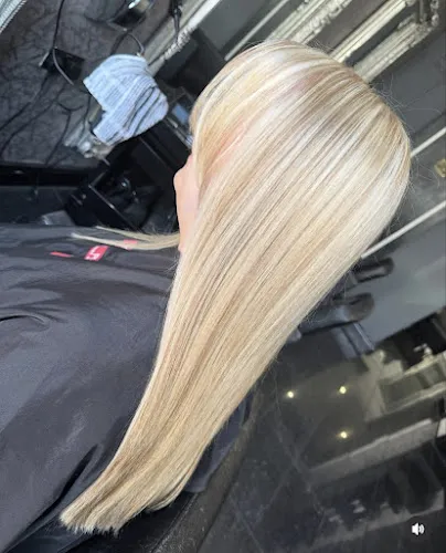 7 - HAIRAHOLIC HAIRDRESSING