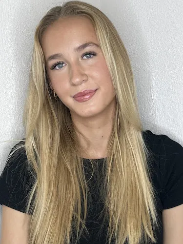 4 - Hairbrush v/Kathryn Kragh