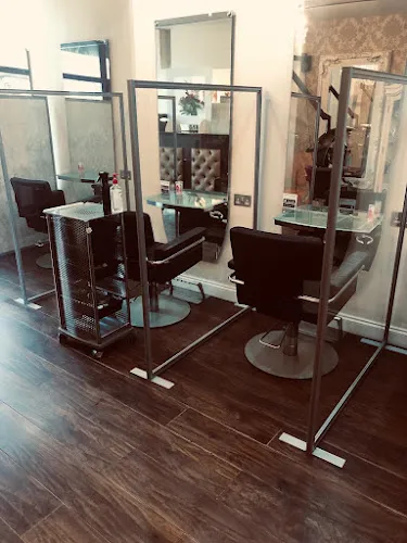 7 - HAIRCRAZE by Naomi