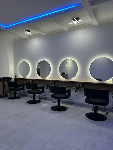 4 - HAIRCRAZE by Naomi