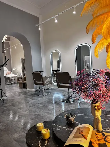 3 - Haircut Factory Studio Fryzur