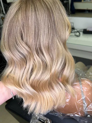 5 - Hairdresser Katarzyna Biessek - Studio Fryzjerskie & Szkoleniowe Szczecin