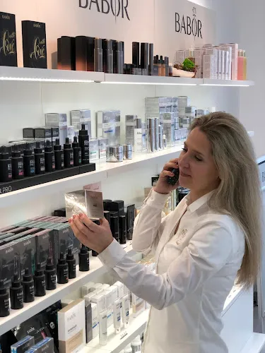 5 - Hairlounge Damen - & Herrenfriseur