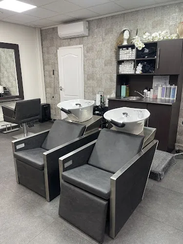 2 - Hairstylists Wafaa