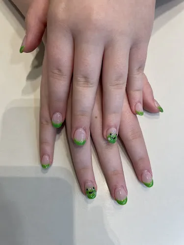 5 - Hannahs Nails