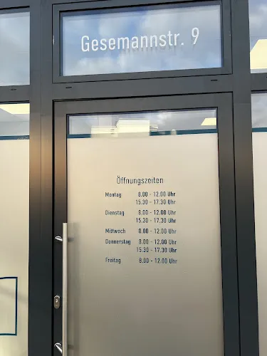 7 - Hausarzt Herr Walat Hamsoro