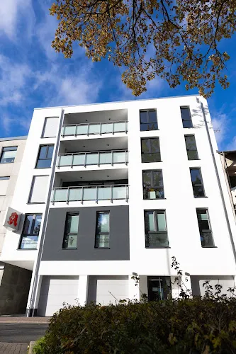 3 - Hausarzt Özkan Efe