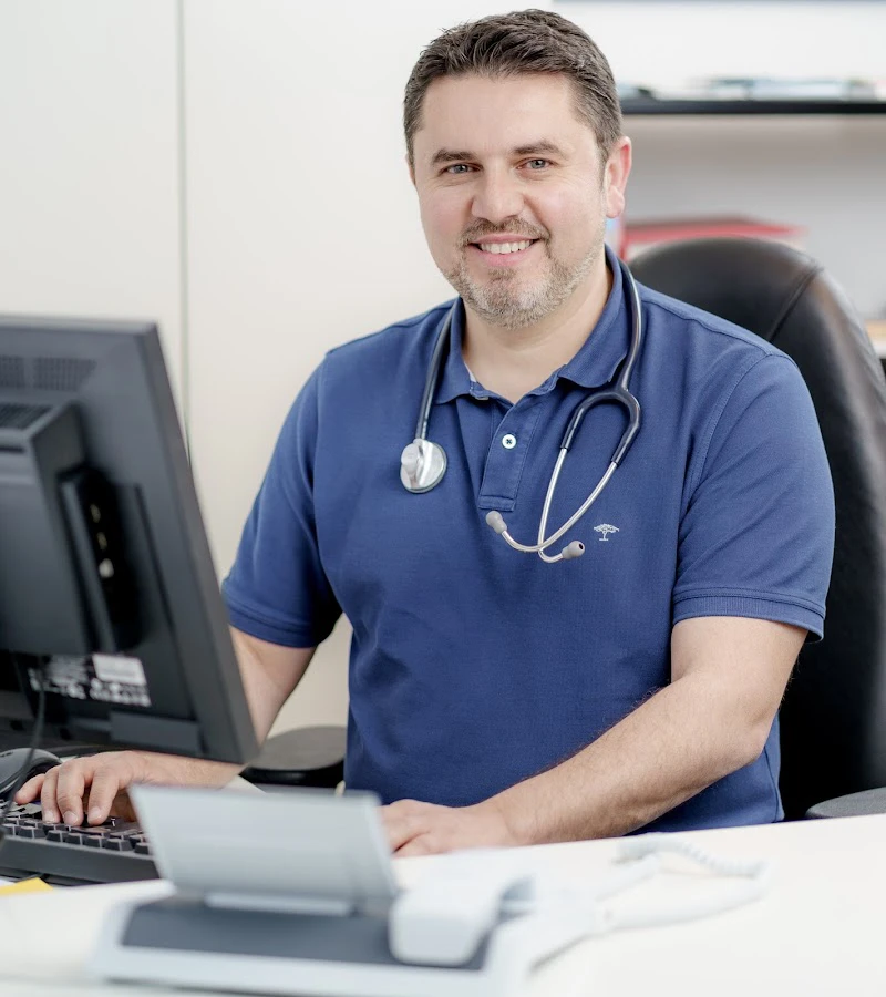 1 - Hausarzt Özkan Efe