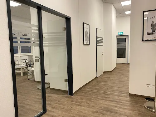 5 - Hautarzt-Praxis Dr. med. Looks & Dr. med. Grübbel