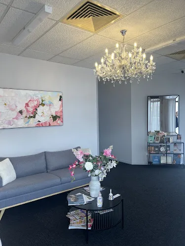 2 - Headlines Unisex Salon