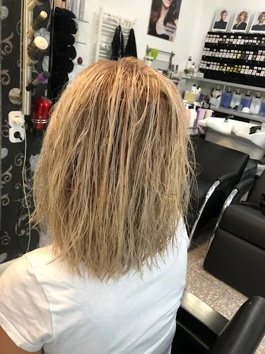 6 - Helena Beauty Studio