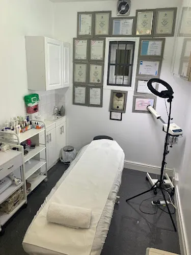 3 - Hello Beauty Clinic