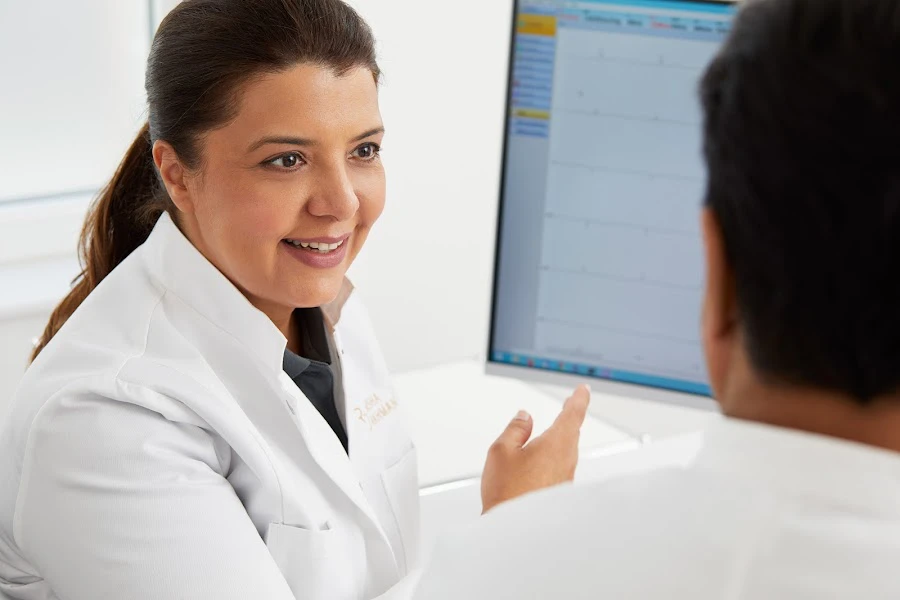 1 - Herr Dipl.-Med. Ahmad Mounzer