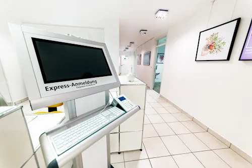 6 - Herr Dipl.-Med. Ahmad Mounzer