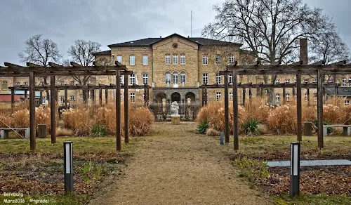 2 - Herr Dipl.-Stom. Uwe Simon