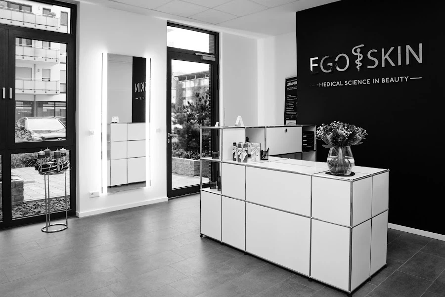 1 - Herr Dr. Dr. Michael Vogt