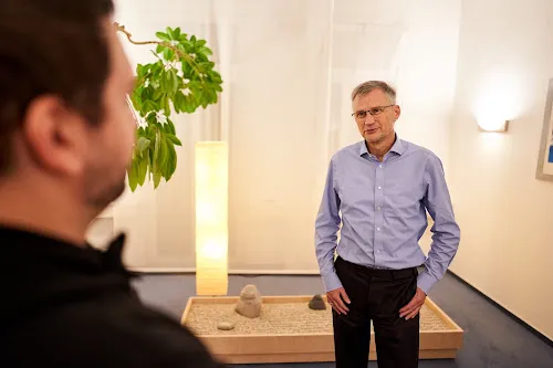 4 - Herr Dr. med. Christof Weiler