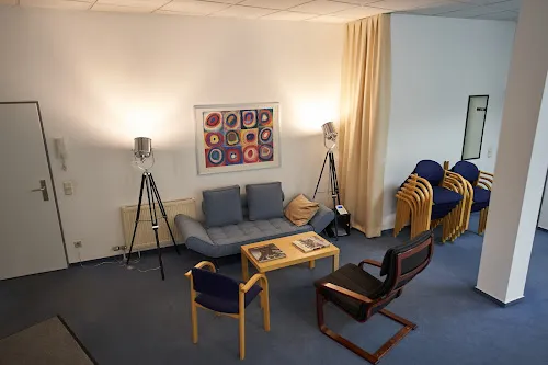 2 - Herr Dr. med. Christof Weiler