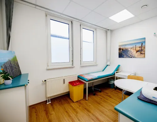 2 - Herr Dr. med. Cornelius Hönn.