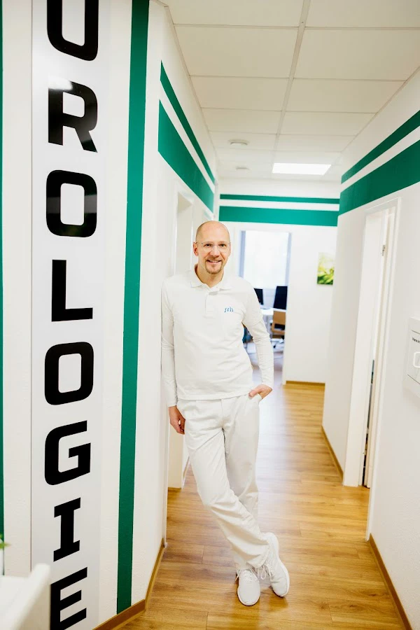 1 - Herr Dr. med. Cornelius Hönn.