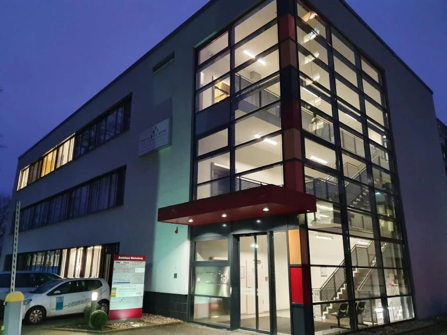 1 - Herr Dr. med. David Borquez