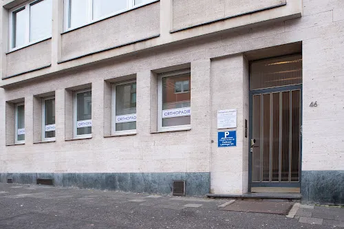 4 - Herr Dr. med. Dirk Tummes