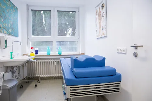 2 - Herr Dr. med. Dirk Tummes