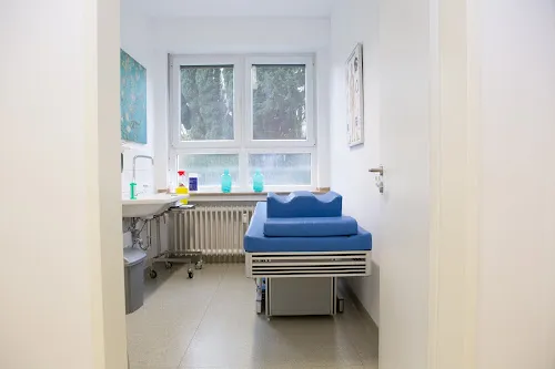 7 - Herr Dr. med. Dirk Tummes