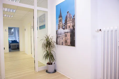 6 - Herr Dr. med. Dirk Tummes