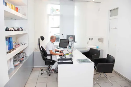 6 - Herr Dr. med. Ekkehard Kirn