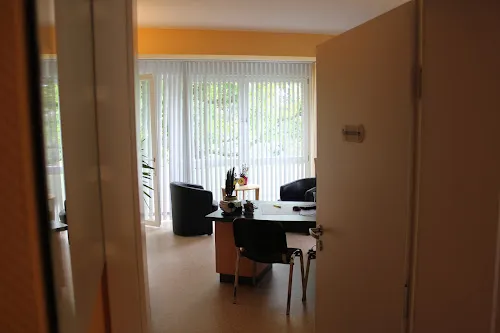 3 - Herr Dr. med. Hans Harjung