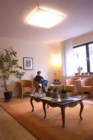 2 - Herr Dr. med. (I) Hagen Huneke