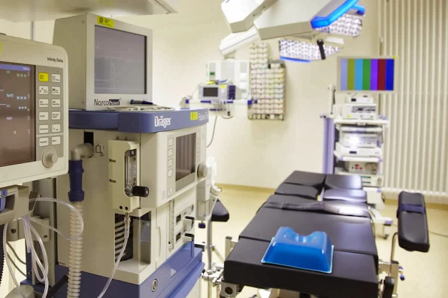 1 - Herr Dr. med. Oskar Bauer